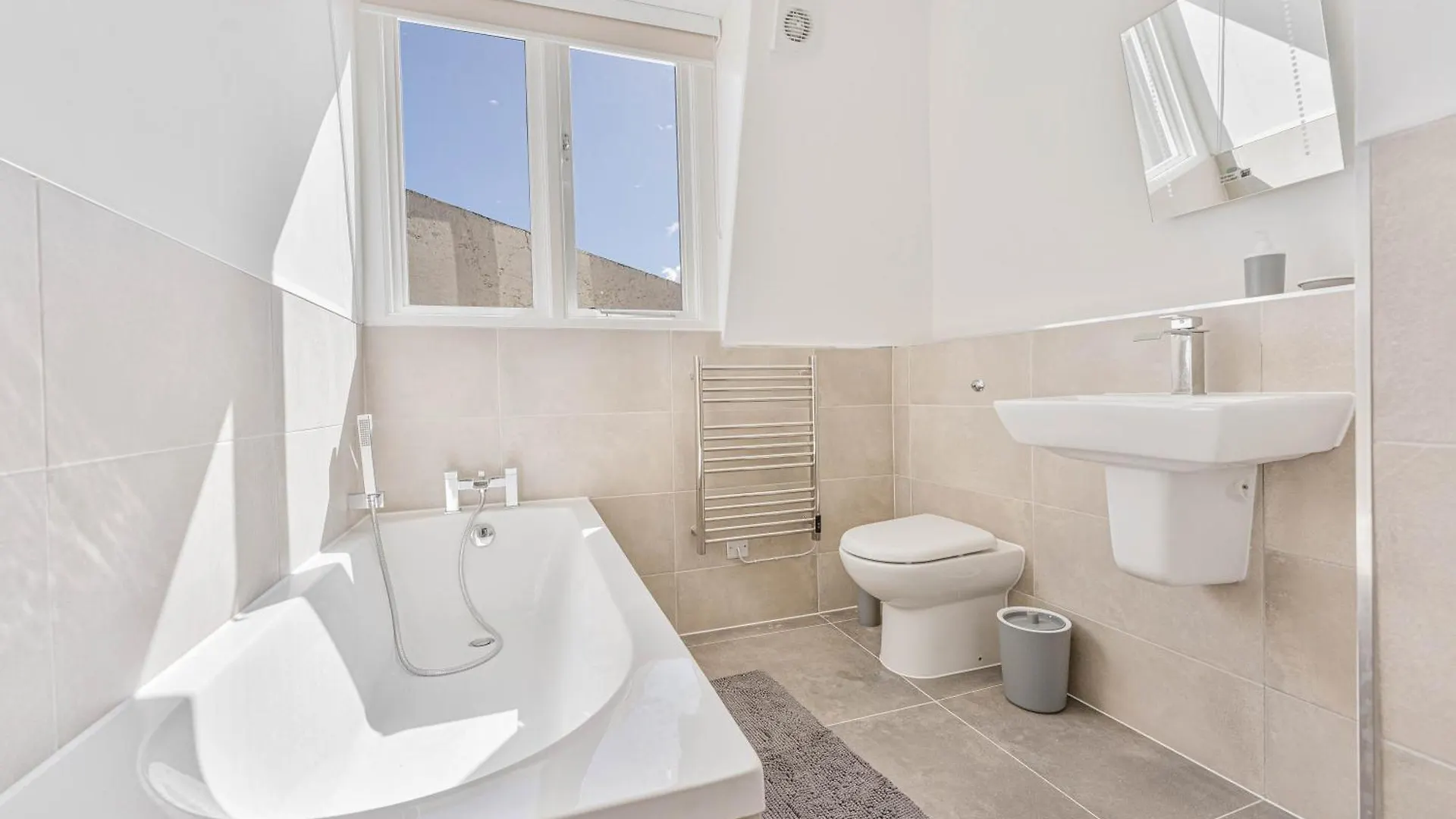 Apartment The Residence By Guestz Cheltenham
